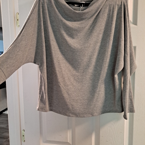 Dolman sleeve top - Picture 1 of 4